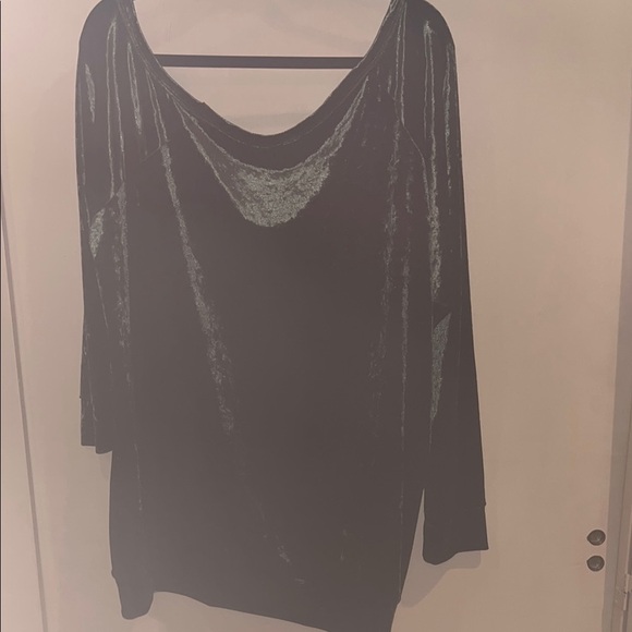 Torid Deep Green Velvet Long uneven / off shoulder Sleeve Top size 3X - Picture 9 of 9